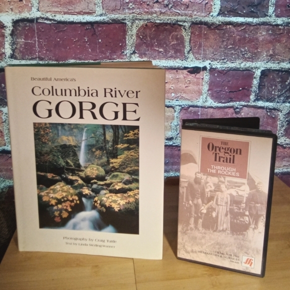 Oregon 2pc book and vhs Oregon trail Columbia River gorge - Picture 1 of 10